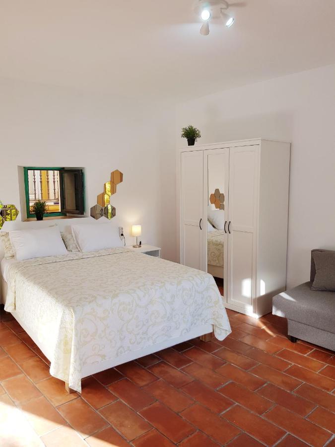 Patio Andaluz Siglo XVI Apartment เซบีญา ภายนอก รูปภาพ